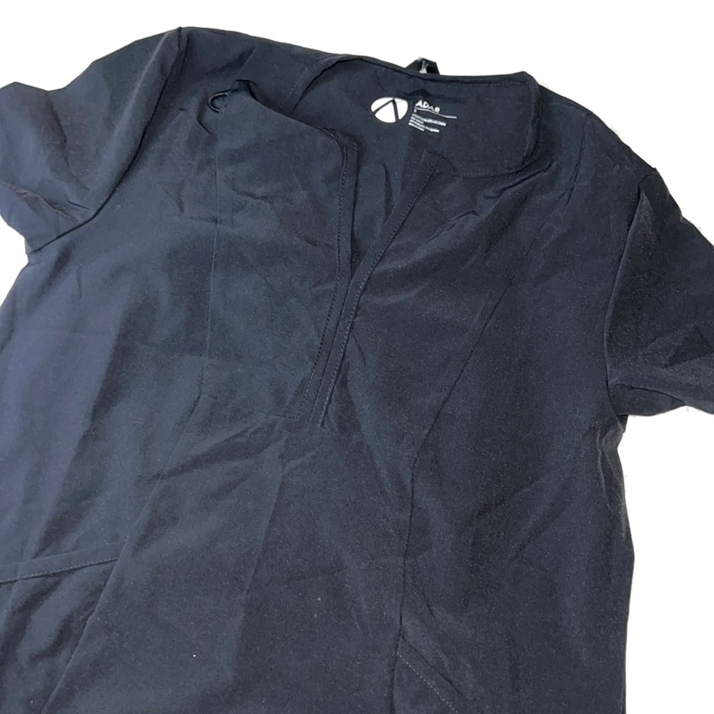 Adara women’s scrub black top